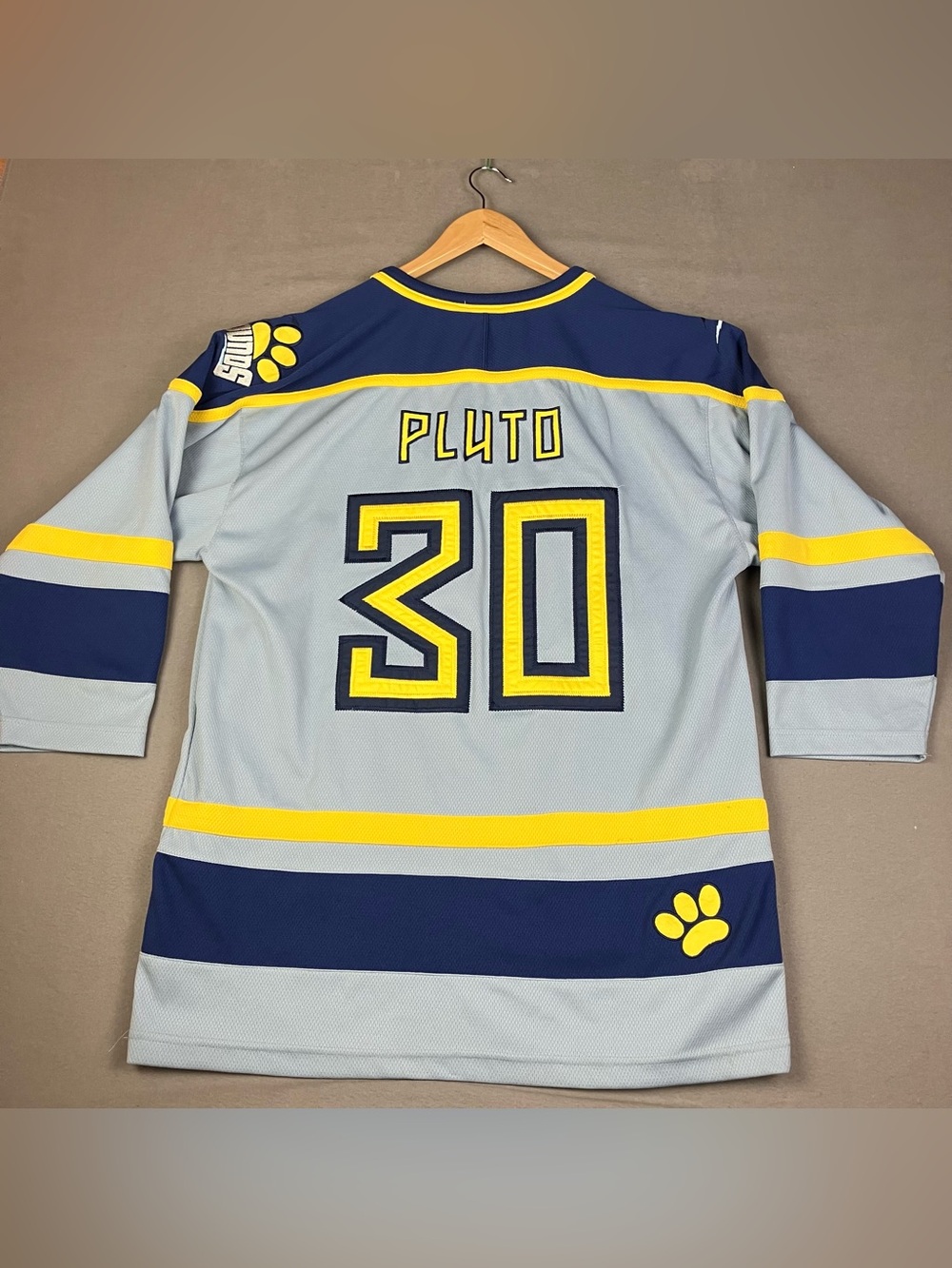 VTG Walt Disney World Hockey Jersey Adult Size M Pluto Icehounds #30 Gray Navy. - Picture 2 of 16